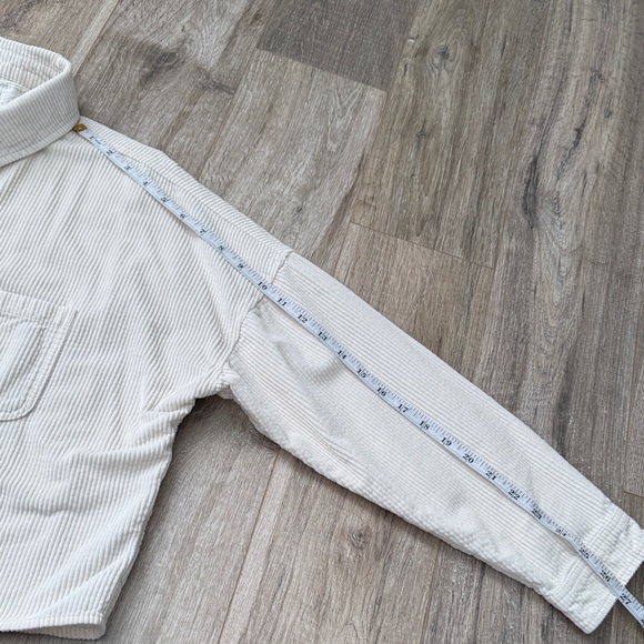 American Eagle Women’s Cream Corduroy Cropped Oversized Shirt Size M - Picture 7 of 11